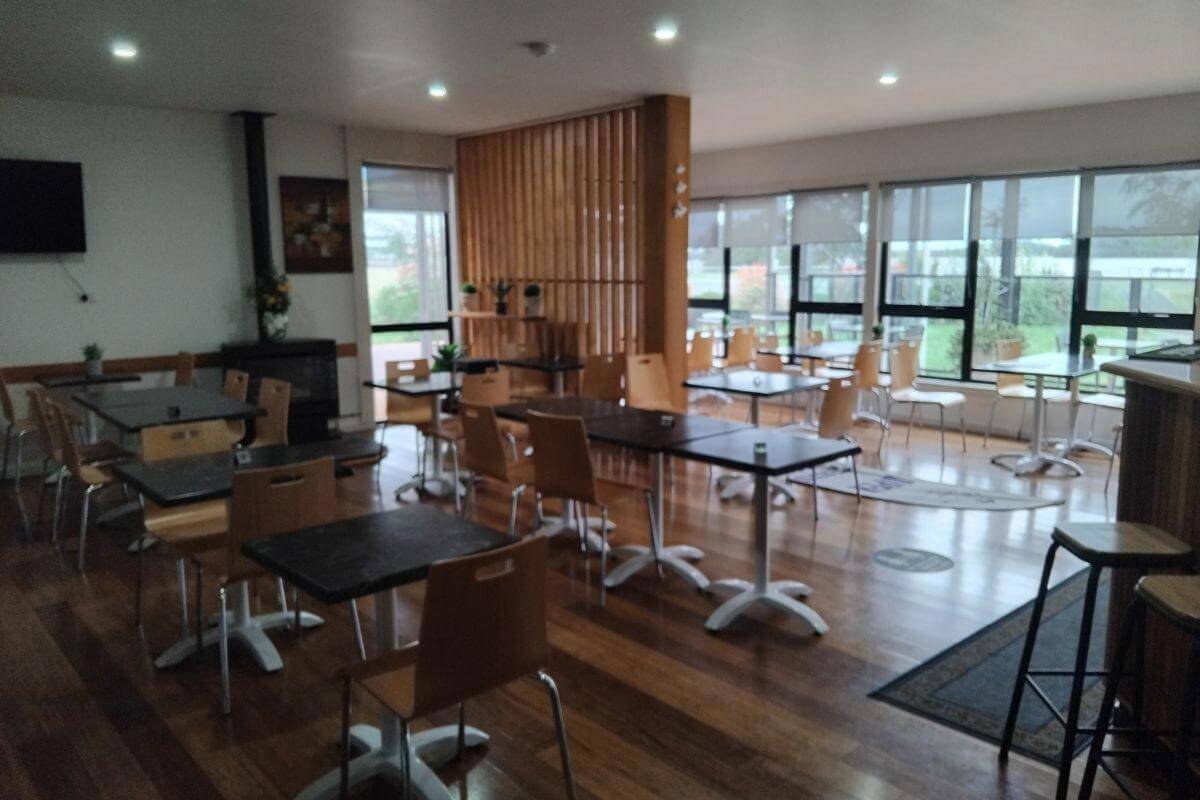 No Ingoing, Modern Stylish Sophisticated Water Views Wild Rivers Escape Restaurant