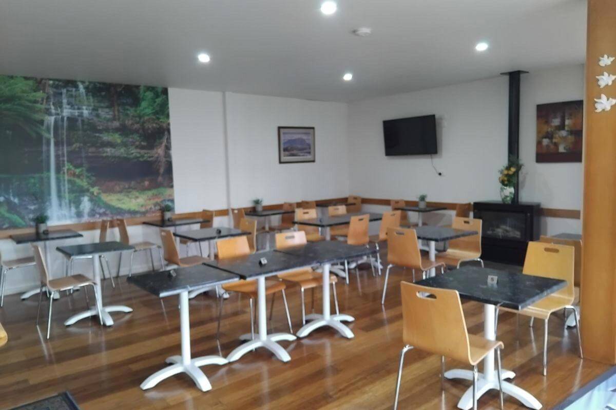 No Ingoing, Modern Stylish Sophisticated Water Views Wild Rivers Escape Restaurant