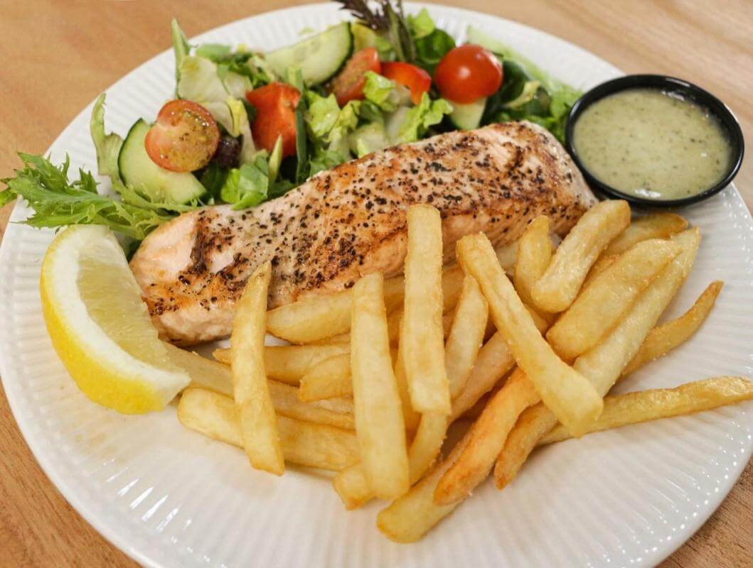 No Ingoing, Modern Stylish Sophisticated Water Views Wild Rivers Escape Restaurant