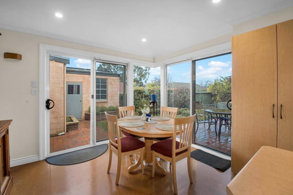 Prime Location Residence with Income or 3 BnB lets (stca) or Health Professional Rooms