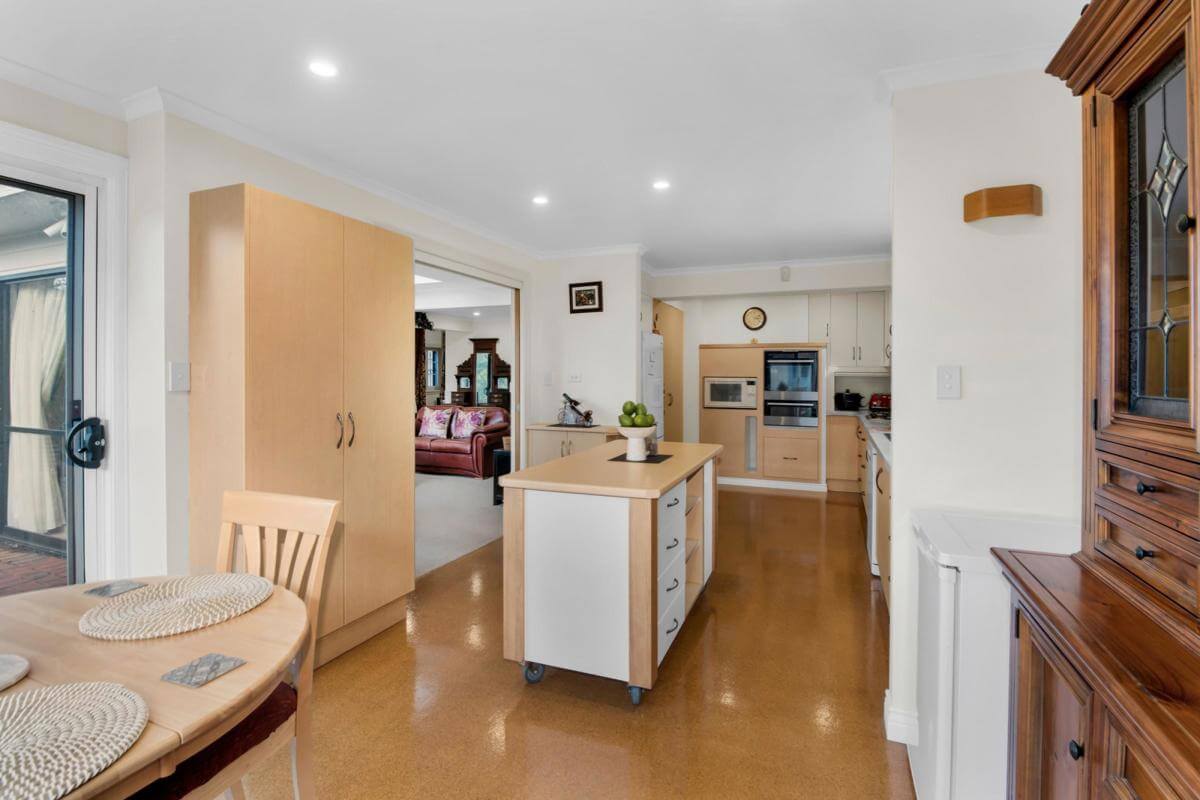 Prime Location Residence with Income or 3 BnB lets (stca) or Health Professional Rooms