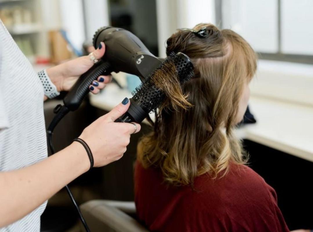 Thriving Hair & Beauty Salon for Sale  Officer, VIC