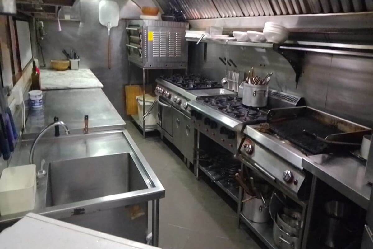 Fully equipped restaurant for take over 