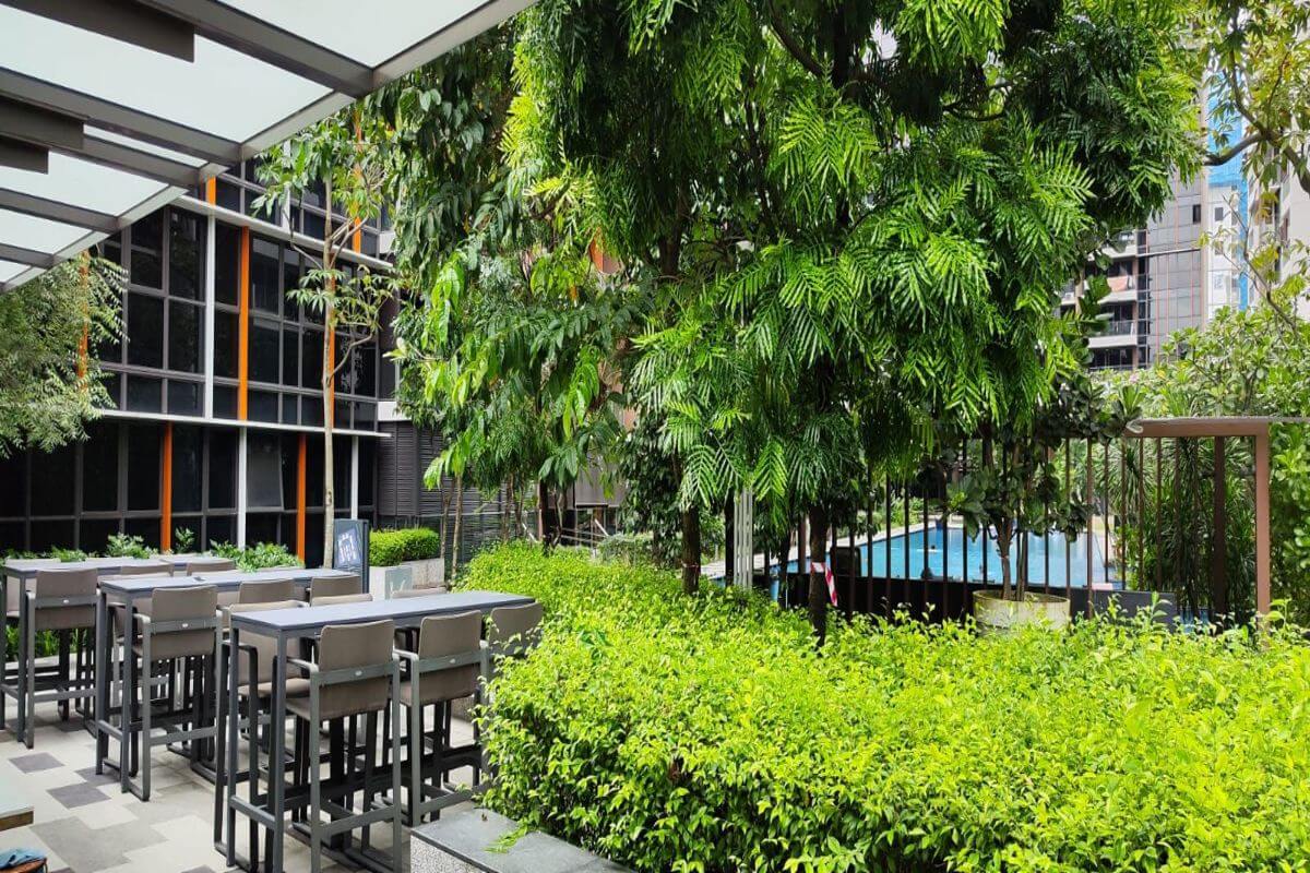 Dual Entrace Cafe For Takeover