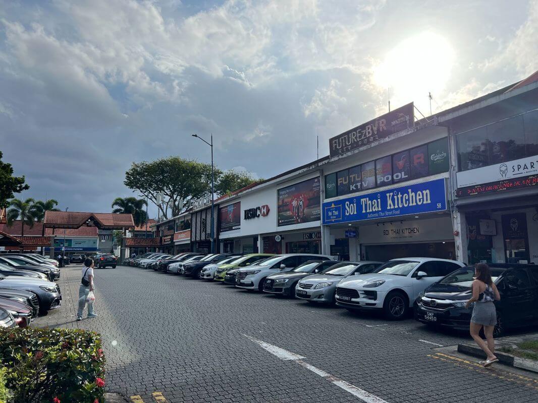 Good F&B Shophouse Frontage At Serangoon Garden.