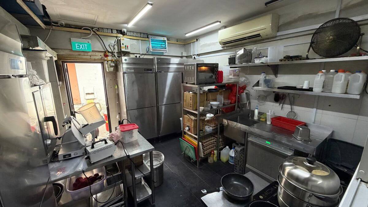 Good F&B Shophouse Frontage At Serangoon Garden.