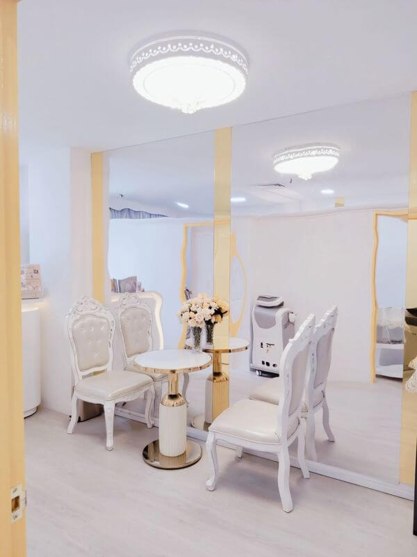 Business Beauty Salon Shop For Take Over Only 20K