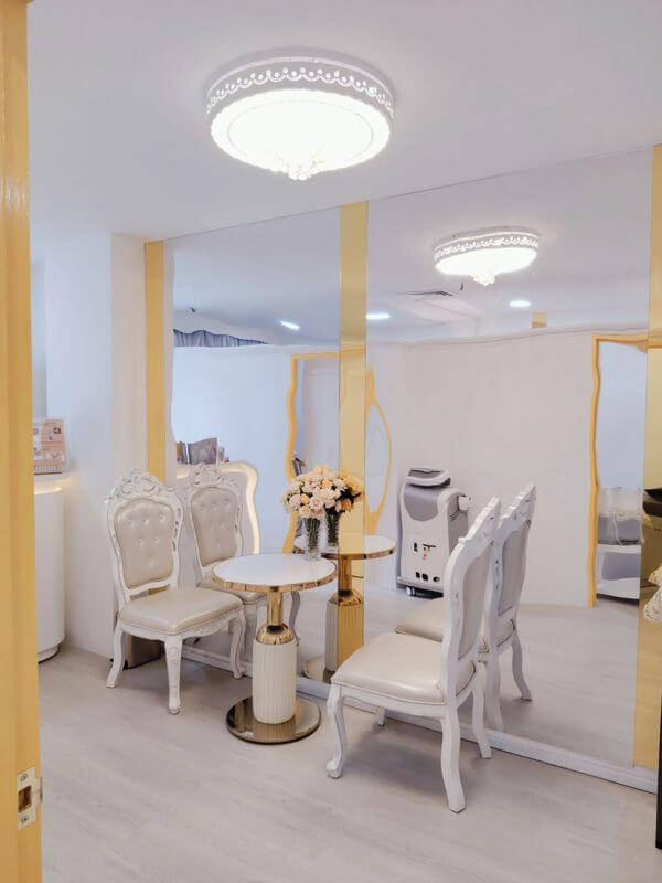 Business Beauty Salon Shop For Take Over Only 20K