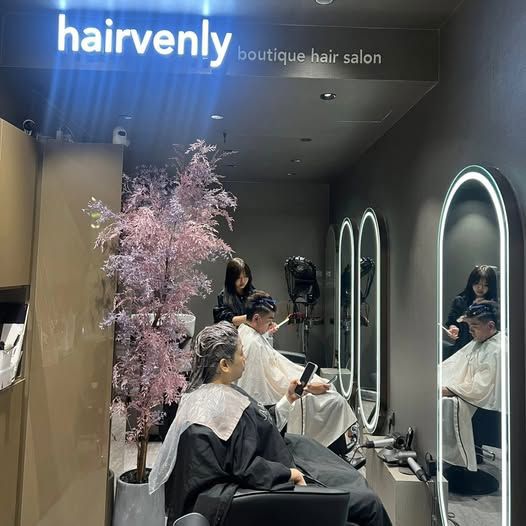 Nicely Renovated & Fully Equipped Hair Salon With 4-5 Seaters For Takeover At Only $19K