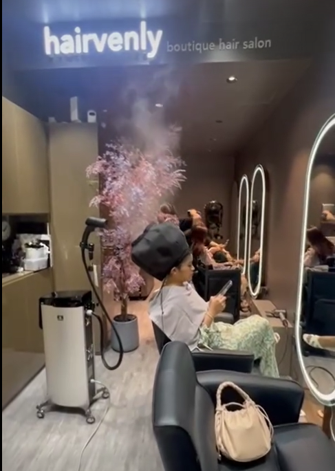 Nicely Renovated & Fully Equipped Hair Salon With 4-5 Seaters For Takeover At Only $19K