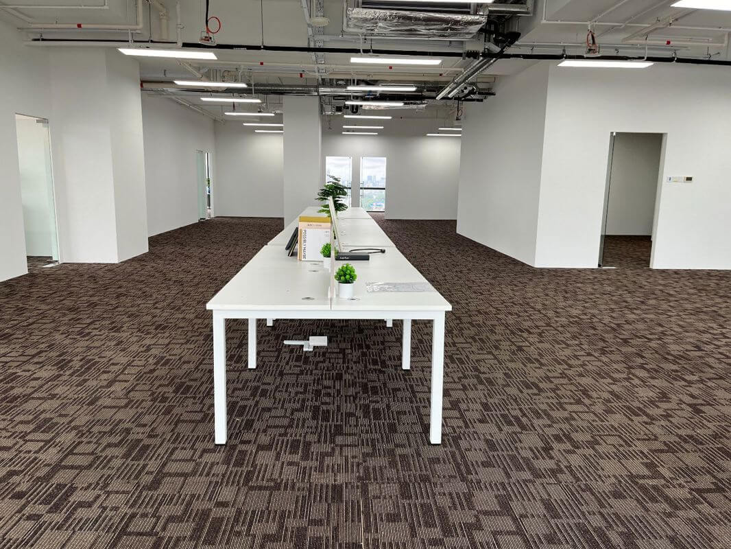Rent: Ready-to-Take-Over Penthouse Office at Wood Square 可立即接管的木方广场顶层办公室