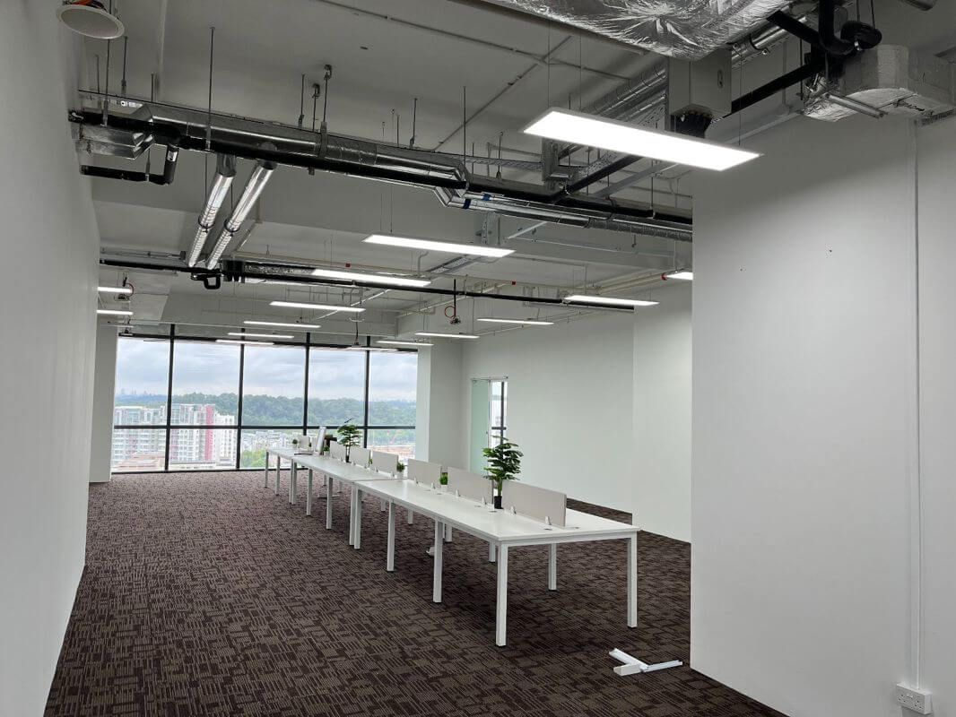 Rent: Ready-to-Take-Over Penthouse Office at Wood Square 可立即接管的木方广场顶层办公室