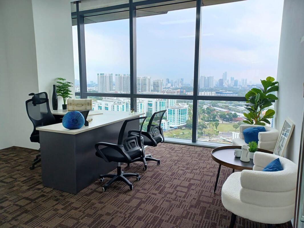 Rent: Ready-to-Take-Over Penthouse Office at Wood Square 可立即接管的木方广场顶层办公室