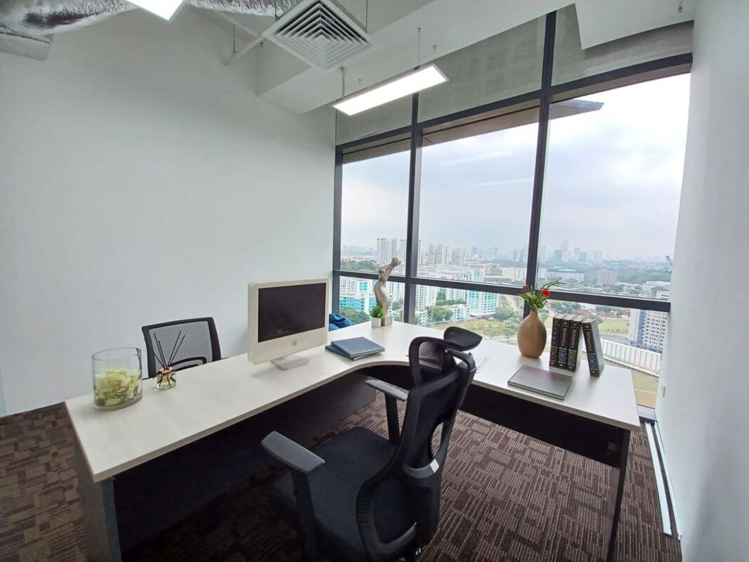 Rent: Ready-to-Take-Over Penthouse Office at Wood Square 可立即接管的木方广场顶层办公室