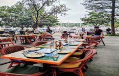 Cafe In Sentosa Cove For Take Over
