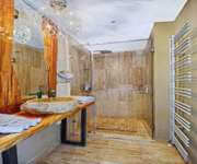 The One Hotel & Restaurant image 4