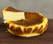 Prime Location Dessert Cafe For Sale, Good Rent and Profitable image 3